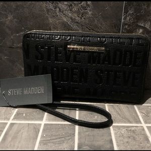Steve Madden Black BZip Around Wallet